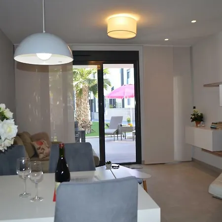Oasis Beach 7 تورّيفيِخا